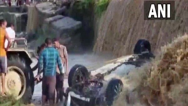 উত্তরাখণ্ডের নৈনিতালে নদীতে তলিয়ে গেল গাড়ি, ৯ পর্যটকের মৃত্যু