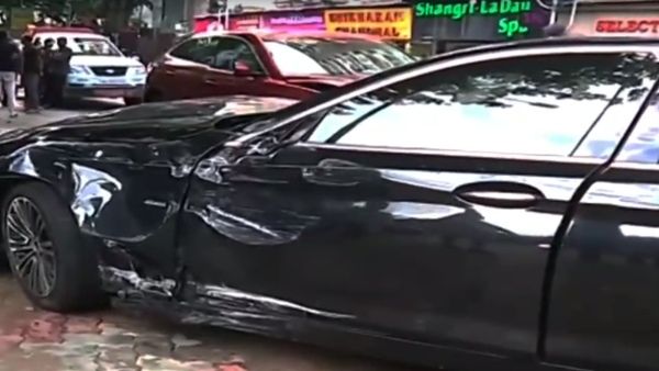 বালিগঞ্জে বিলাসবহুল গাড়ির 'জয় রাইডে' মৃত্যু পথচারীর! ক্ষতিগ্রস্ত আরও ২ টি গাড়ি, গ্রেফতার তরুণী