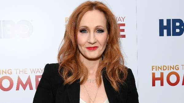 এরপরে আপনি, রুশদির ওপর হামলার ঘটনায় নিন্দা করে প্রাণনাশের হুমকি পেলেন লেখিকা জেকে রাউলিং