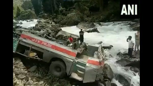 বাস নিয়ন্ত্রণ হারানোয় ভয়াবহ দুর্ঘটনা পহেলগাঁওতে! কমপক্ষে ৬ ITBP জওয়ানের মৃত্যু, হতাহত বহু