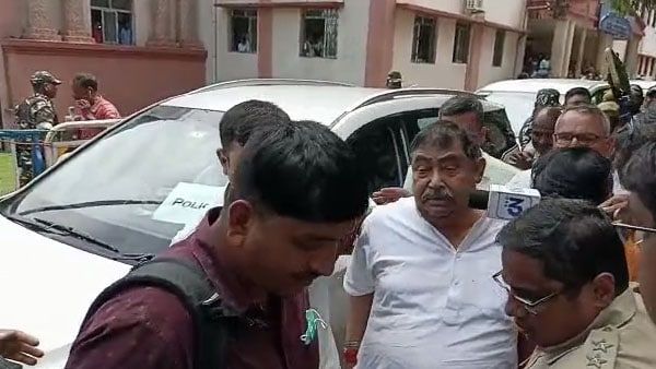 মঙ্গলকোট বোমা বিস্ফোরণের মামলায় বেকসুর খালাস অনুব্রত মণ্ডল