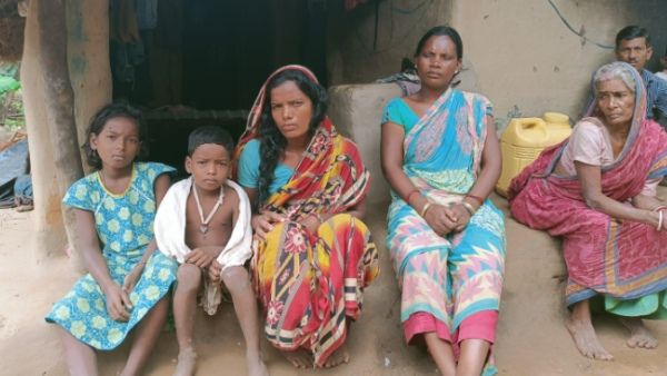 মমতার 'সব সুবিধা'র রাজ্যে নেই জব কার্ড, তপশিলি জাতি সার্টিফিকেট! অনাহারে মৃত্যুর অভিযোগ, মানতে নারাজ প্রশাসন