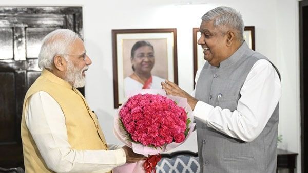 মমতার সঙ্গে সংঘাতেই শিরোনামে! নয়া উপ রাষ্ট্রপতির আসল পরিচয় জানেন?