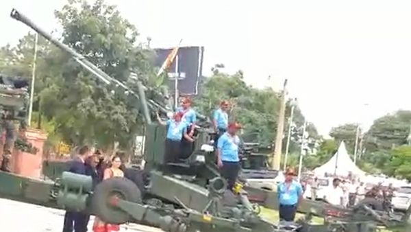 ৪৮ কিমি দূরের শত্রুকে গুড়িয়ে দেবে ভারতের এই কামান! লালক্লেল্লায় আরও এক ইতিহাস