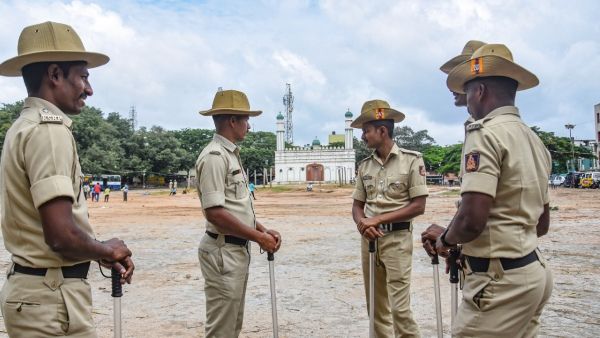 বেঙ্গালুরুর বিতর্কিত ইদগাহ ময়দানে ৭৬ বছরে প্রথবার উত্তোলন করা হল জাতীয় পতাকা