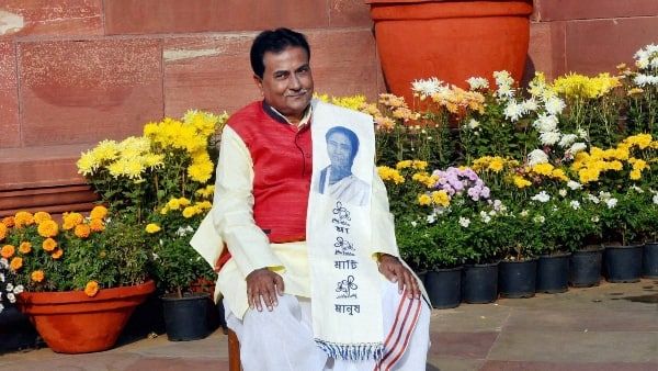 চার লক্ষের বিনিময়ে দলীয় পদ! বিধায়কের বাড়িতে তাণ্ডব তৃণমূলের একাংশের