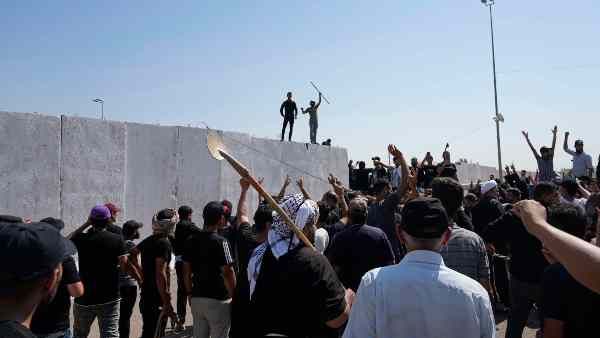 চরমে ইরাকে রাজনৈতিক অস্থিরতা, বাগদাদে গুলির লড়াইয়ে নিহত ১৫