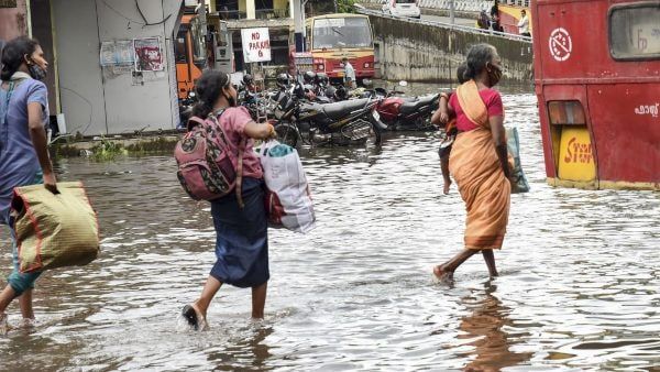 ফিরতে পারে ২০১৮ সালের বন্যার তিক্ত স্মৃতি, কেরলে চোখ রাঙাচ্ছে বর্ষা ও নিম্নচাপের ভারী বৃষ্টি