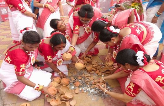 লক্ষ্মীর ভাঁড় ভেঙে বেরোল দশ লক্ষ টাকা, তা দিয়েই হবে গৌরী আরাধনা