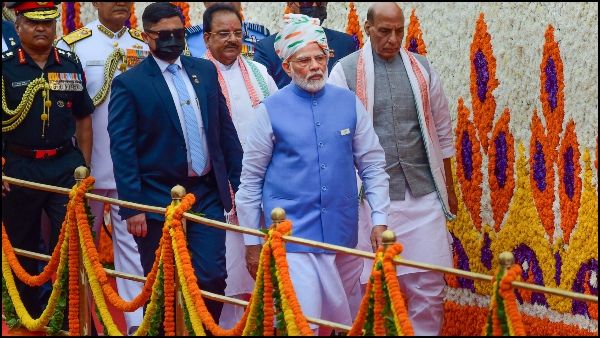 স্বাধীনতা দিবসে নজরে প্রধানমন্ত্রীর পোশাক, মোদীর পাগড়িতে তেরঙ্গার ছায়া