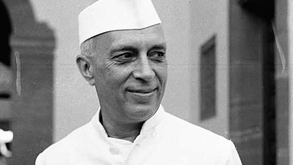 বাদ নেহরু, ছবি 'বিপ্লবী' সাভারকরের! স্বাধীনতা দিবসে কর্নাটক সরকারের বিজ্ঞাপনে বিতর্ক