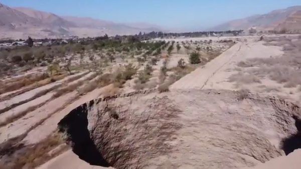 রহস্যময় সিঙ্কহোল দেখা গিয়েছে চিলিতে, পৃথিবীতে মন্থনের কারণেই কি এর উৎপত্তি