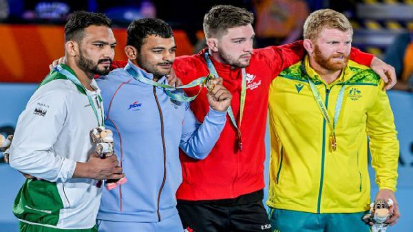 কমনওয়েলথ গেমসে ইতিহাস দীপক পুনিয়ার, পাকিস্তানের হেভিওয়েট ইনামকে হারিয়ে কুস্তিতে সোনা