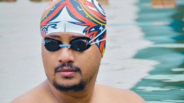 পোলিওতে অকেজো পা, প্রতিবন্ধকতাকে হার মানিয়ে নর্থ চ্যানেল জয়ের পথে এই যুবক