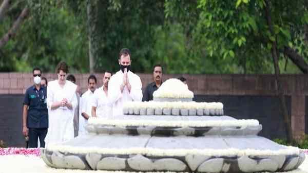 ‘বাবা, সব সময় তুমি আমাদের সঙ্গে রয়েছ,’ রাজীব গান্ধীর ৭৮ তম জন্মবার্ষিকীতে রাহুল গান্ধীর শ্রদ্ধা