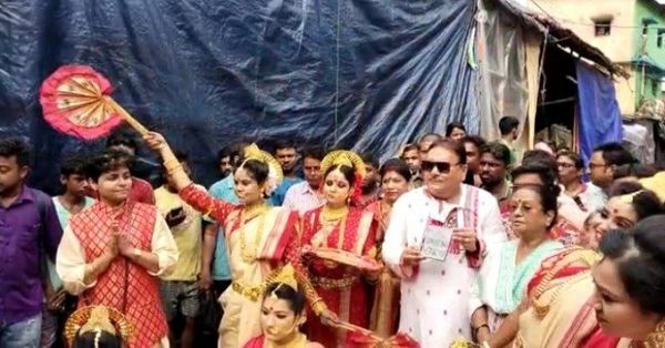 সোনাগাছিতে ইউটিউব চ্যানেলের উদ্বোধন, সেলিব্রেশনে মাতলেন মদন মিত্র