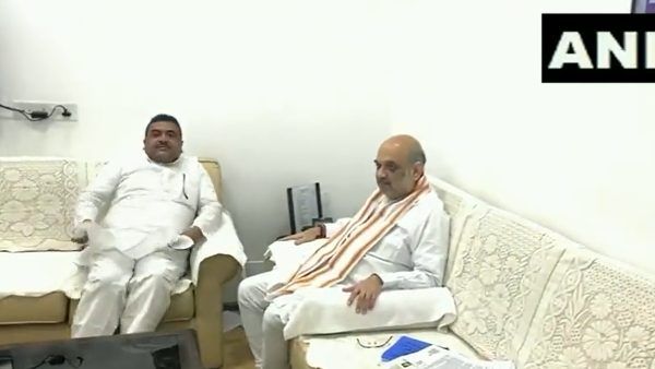 জাতীয় পতাকা হাতে শুভেন্দুকে বাধা! ফোন করে বিস্তারিত খোঁজ অমিত শাহের