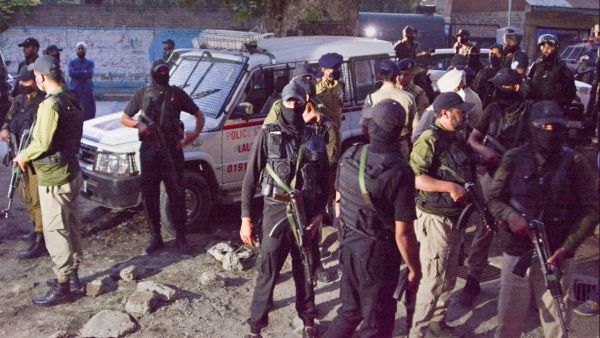 ফের নিশানায় পরিযায়ী শ্রমিক! জম্মু ও কাশ্মীরে জঙ্গি গুলিতে নিহত বিহারের মহঃ আমরেজ