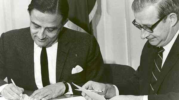 মহাকাশ গবেষণার জনক ও ইসরোর প্রতিষ্ঠাতা, ভারতকে বিজ্ঞানের পীঠস্থান গড়ে তুলতে সারাভাইয়ের অজানা লড়াই