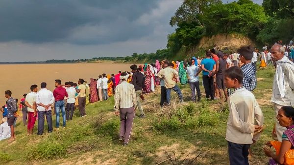 উত্তরপ্রদেশে যমুনা নদীতে ভয়াবহ নৌকাডুবি, কমপক্ষে ২০ জনের মৃত্যুর আশঙ্কা