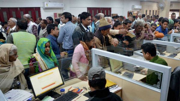 Bank Service Charge: যেসব পরিষেবাগুলি বিনামূল্যে পাওয়া যায় না, দিতে হয় টাকা