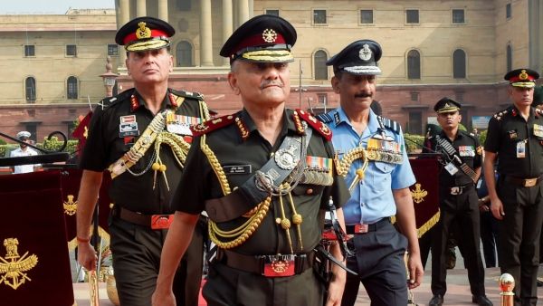 ভারতের নতুন চিফ অফ ডিফেন্স স্টাফ হিসেবে দায়িত্ব নিলেন জেনারেল অনিল চৌহান