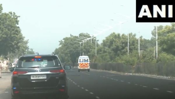 গুজরাতে অ্যাম্বুল্যান্সকে পথ দিতে দাঁড়াল প্রধানমন্ত্রীর কনভয়, ভাইরাল ভিডিও