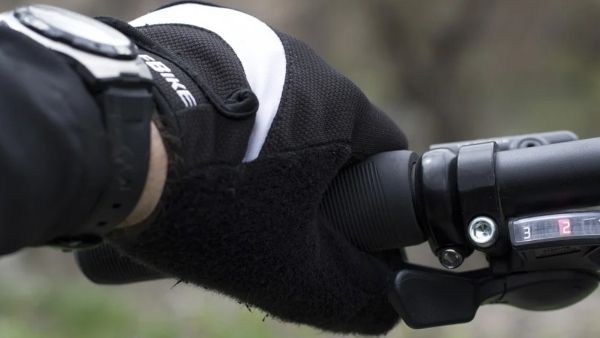 আমেরিকা অটো শোতে প্রকাশ্যে এল বিশ্বের প্রথম উড়ন্ত বাইক, দাম আকাশ ছোঁয়া