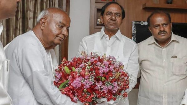 জাতীয় দল তৈরির সম্ভাবনা, এইচডি কুমারস্বামাীর সঙ্গে বৈঠক তেলঙ্গানার মুখ্যমন্ত্রী কে চন্দ্রশেখর রাওয়ের