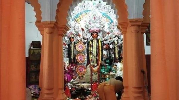 জলাভূমির দুর্গোৎসবে রয়েছে ষোলো আনা বনেদিয়ানা