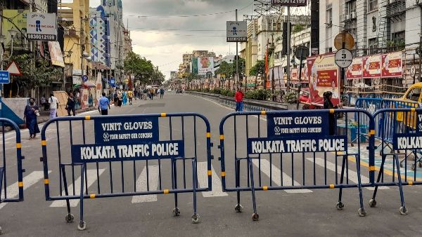 বাইকের তাণ্ডব তো কোথাও স্পিড লিমিটকে বুড়ো আঙুল! জানেন পুজোর পাঁচদিনে কত ট্র্যাফিক মামলা হল?