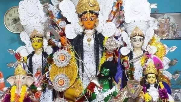 তিন শরিকের বাড়িতে দুর্গা আসেন ব্যঘ্রবাহিনী হয়ে