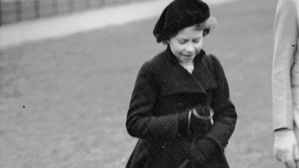 চালিয়েছিলেন অ্যাম্বুল্যান্স ও ট্রাক, দ্বিতীয় বিশ্বযুদ্ধের সময় কেমন কেটেছিল রানি এলিজাবেথ দ্বিতীয়ের