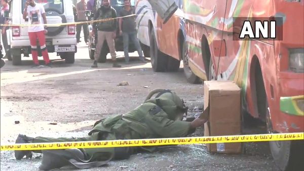 জম্মু ও কাশ্মীরের উধমপুরে পার্ক করা বাসে পরপর বিস্ফোরণ! ৮ ঘন্টার ব্যবধানে একই ঘটনায় রহস্য