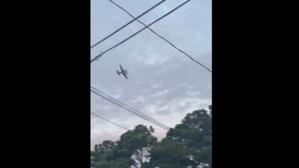 এয়ারপোর্ট থেকে আস্ত বিমান চুরি! শপিং মলের উপর ক্র্যাশের হুমকি পাইলটের