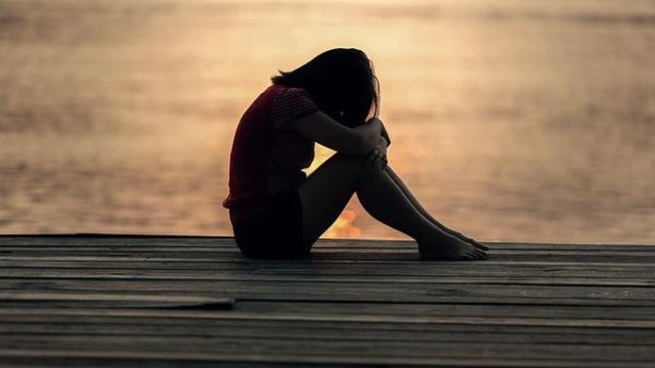 ধুমপায়ীদের থেকে একাকীত্বে ভোগা মানুষের বার্ধক্য আসে তাড়াতাড়ি, দাবি রিপোর্টের