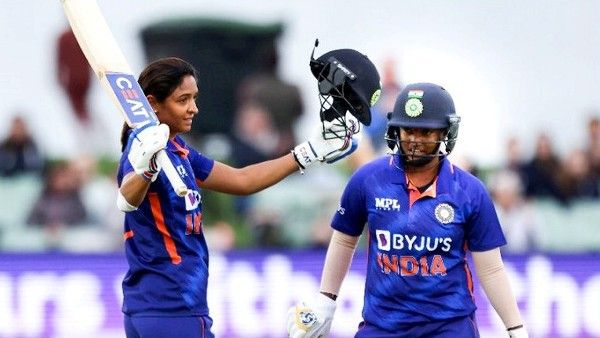 হরমনপ্রীতের বিধ্বংসী ইনিংসে ঘরের মাঠে বিধ্বস্ত ইংরেজ মহিলা দল, এক ম্যাচ বাকি থাকতে সিরিজ পকেটে ভারতের