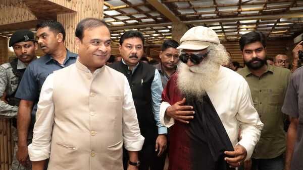 মুখ্যমন্ত্রী হিমন্ত বিশ্বশর্মার বিরুদ্ধে অসম পুলিশে অভিযোগ দায়ের! আইন ভঙ্গে অভিযুক্ত সদগুরু ও অন্যরা