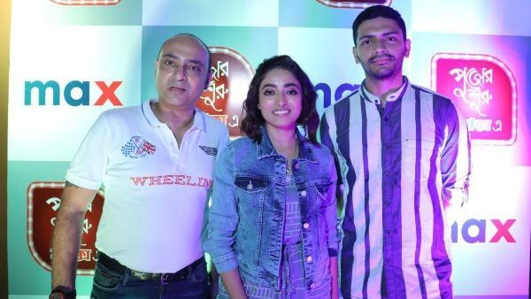 শুরু হয়ে গেল বাঙালীর উৎসব!‌ নয়া ফ্যাশন স্টেটমেন্ট নিয়ে হাজির ম্যাক্স, সঙ্গে ইশা–অর্জুন