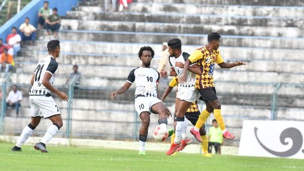 কলকাতা লিগের প্রথম ম্যাচেই হোঁচট খেল ইস্টবেঙ্গল, সাফল্যের রাস্তায় অগ্রগমণ ধরে রাখল মহমেডান