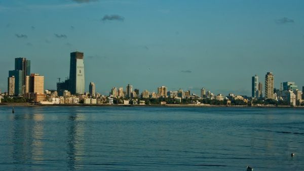 বলিউডের এই তারকারা লক্ষাধিক টাকা ভাড়া দিয়ে থাকেন মুম্বইয়ের বিলাসবহুল বাড়িতে