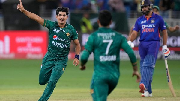 'কোনও ঊর্বশীকে চিনি না', ঋষভের প্রাক্তন 'বান্ধবী'র সঙ্গে নাম জড়ানোকে এক হাত পাক তারকার