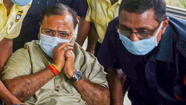 পার্থদের নামে সিবিআইয়ের চার্জশিটে আইনি জটিলতার শঙ্কা! মিলল না রাজ্যের অনুমতি