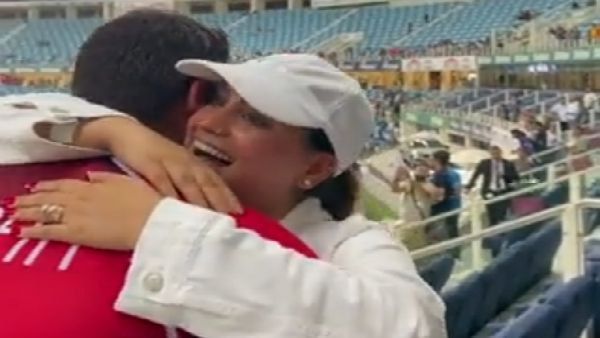 এশিয়া কাপে ভারত-হংকং ম্যাচ শেষে কিঞ্চিৎ-প্রস্তাব! মুম্বইকরের বান্ধবীর ইতিবাচক সাড়ার মুহূর্ত ভাইরাল