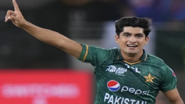 নাসিম শারজায় যেন মিয়াঁদাদ! বাবর আজম মুগ্ধ, পাকিস্তান আফগান-বধ সারল কি নিয়ম ভেঙে ভাগ্যের জোরে?