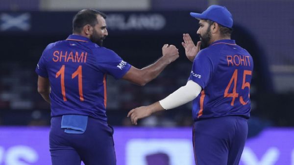 মহম্মদ শামিকে টি ২০ বিশ্বকাপের দলে রাখার দাবি প্রাক্তনদের, ব্যতিক্রম আইপিএল ফ্র্য়াঞ্চাইজির হেড কোচ