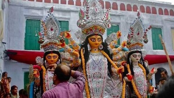 কাটতে হত তিন টাকার টিকিট, তবেই দেখা যেত শোভাবাজার রাজবাড়ির উৎসব