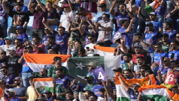 এশিয়া কাপে ভারতের পতাকা ওড়ালেন শাহিদ আফ্রিদির কন্যা! ফাইনালে স্ত্রী-র জন্য পাকিস্তানকে সমর্থন ভারতীয় স্বামীর