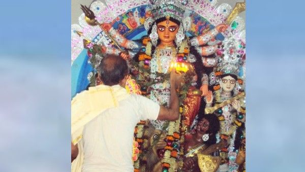 ছিয়াত্তরের মন্বন্তরে সময়েই অলৌকিক ভাবে বাড়িতে এসে পৌঁছায় রাজার উপহার, শুরু হয় ঘোষ পরিবারের দুর্গোৎসব