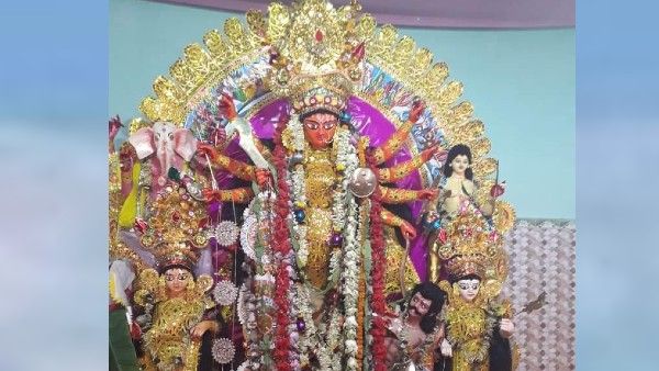 পাঠান যুদ্ধের সাক্ষী নদীর জলে শিক্ত মাটিতে তৈরি হয় রায়গুণাকর ভারতচন্দ্রের বাড়ির দেবী দুর্গা